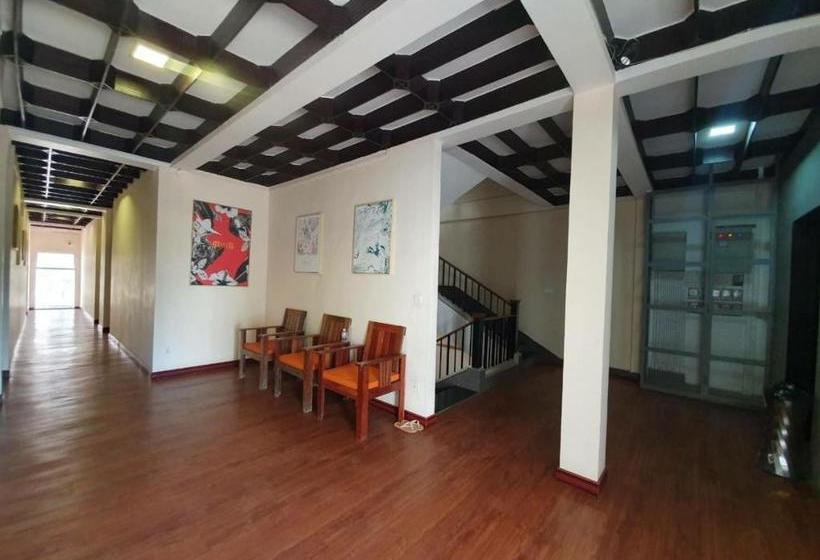 Отель New Paris and Restaurant