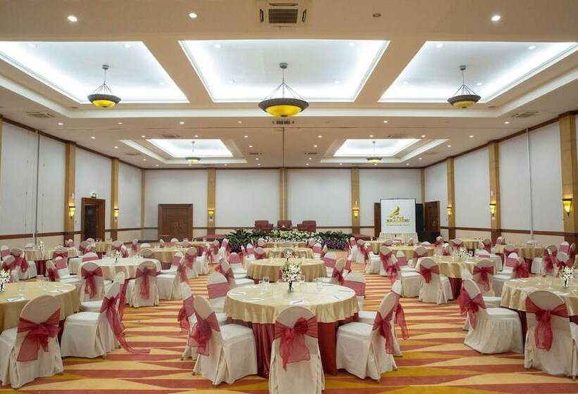 هتل The Royale Krakatau