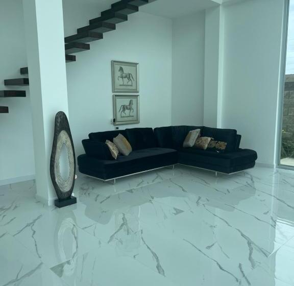 پانسیون Mansion Aura Del Mar