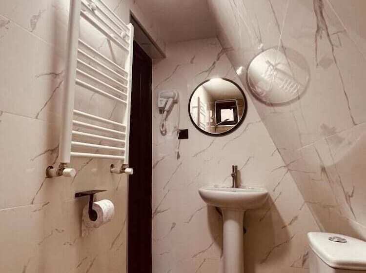 هتل Pyramid Kazbegi