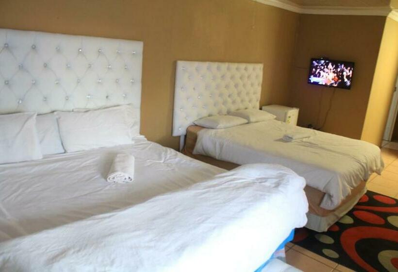 פנסיון Royal Nest Guest House