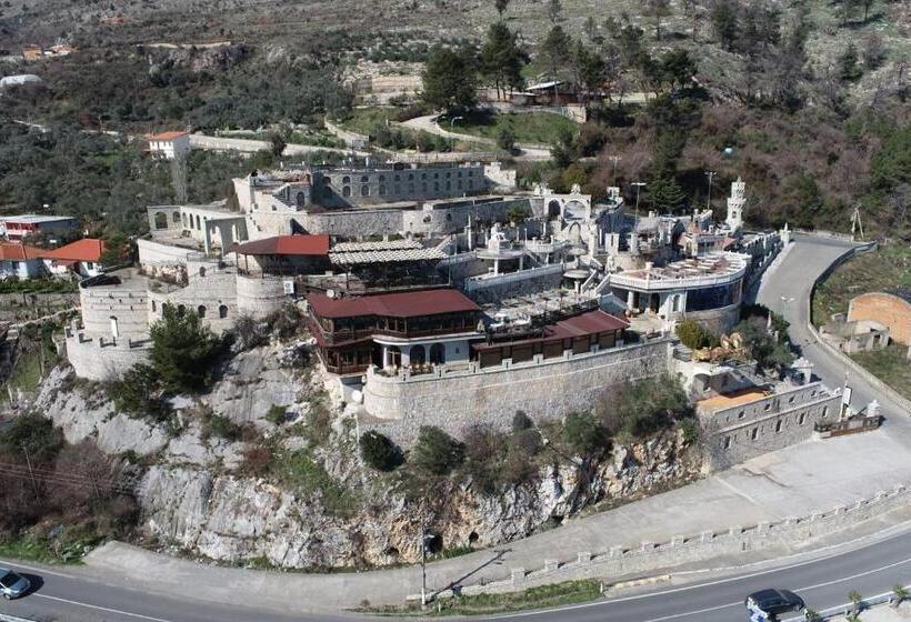 تختخواب و صبحانه Iliria