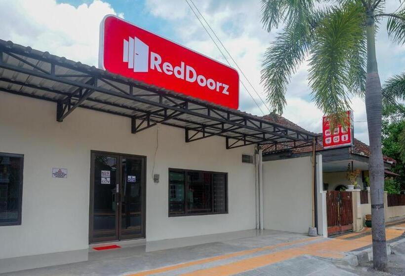 فندق Reddoorz Syariah Near Rs Soeradji Pemuda Klaten