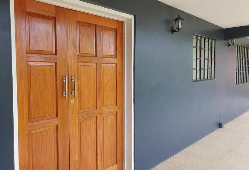 هتل Single Room With Shared Kitchen And Living Room