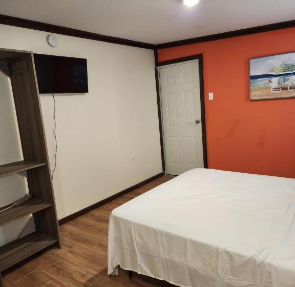 Pit Stop Hostel