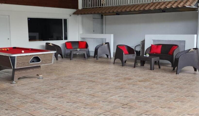 Pit Stop Hostel