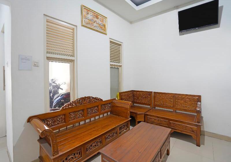 هتل Oyo 91743 Choirul Residence