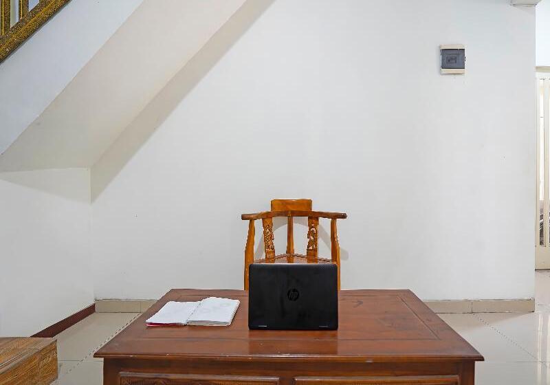 هتل Oyo 91743 Choirul Residence