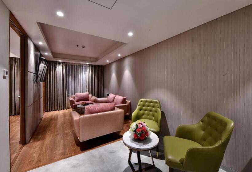 فندق Regenta Fairlark Vadodara