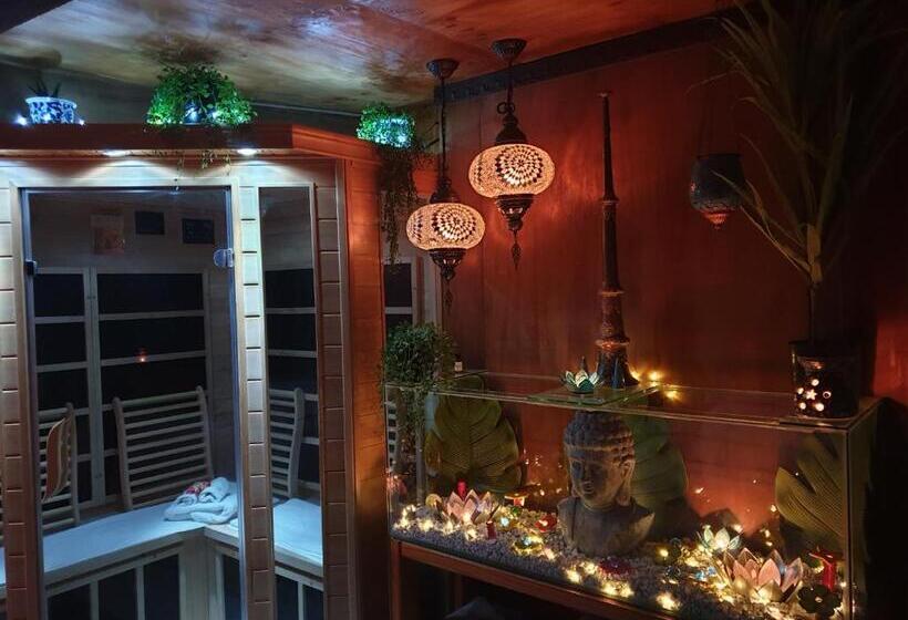 פנסיון Enchanted Escape