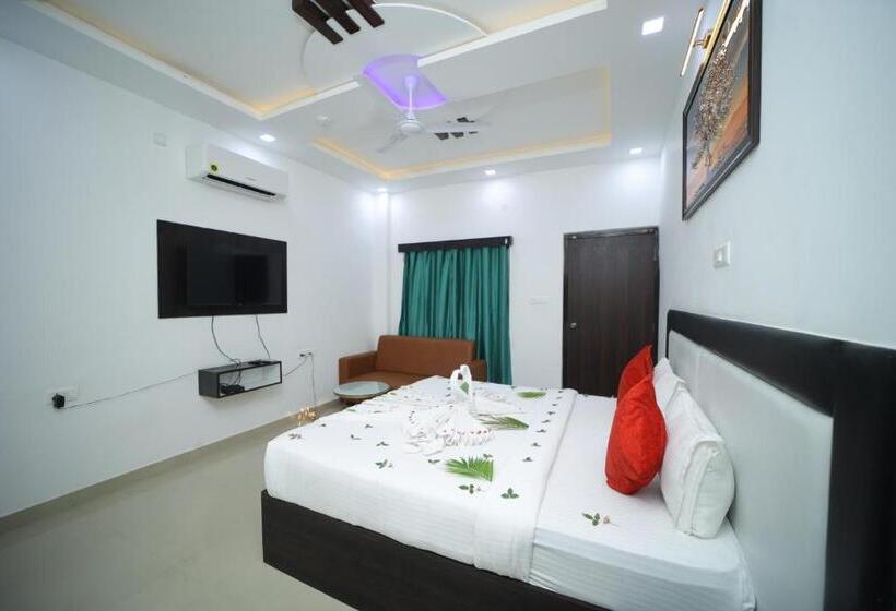 The Hotel Paradise