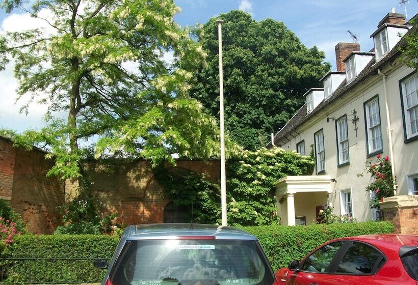호텔 Chapel House
