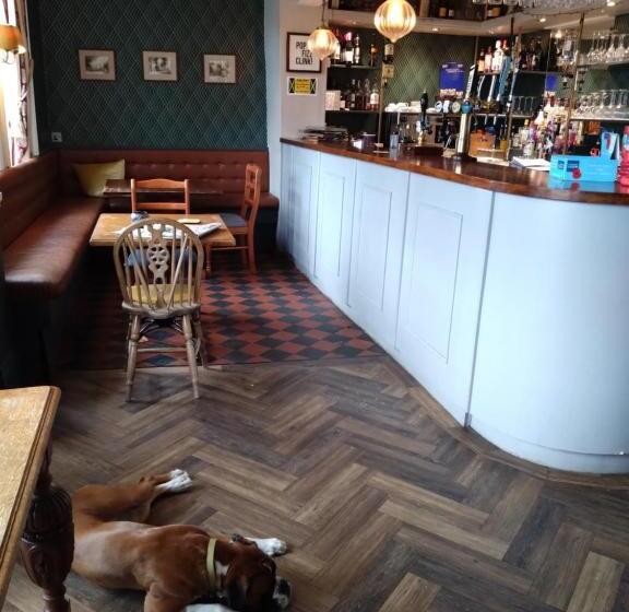 هتل The Hillmorton Manor