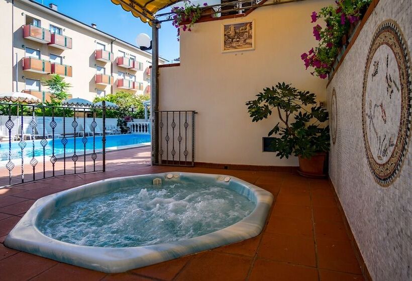 فندق Villa Dei Fiori   Sul Mare Con Piscina