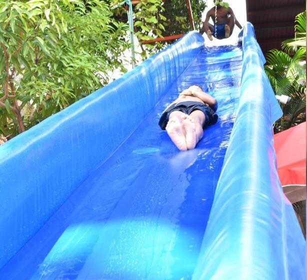 پانسیون Hostal La Macarena