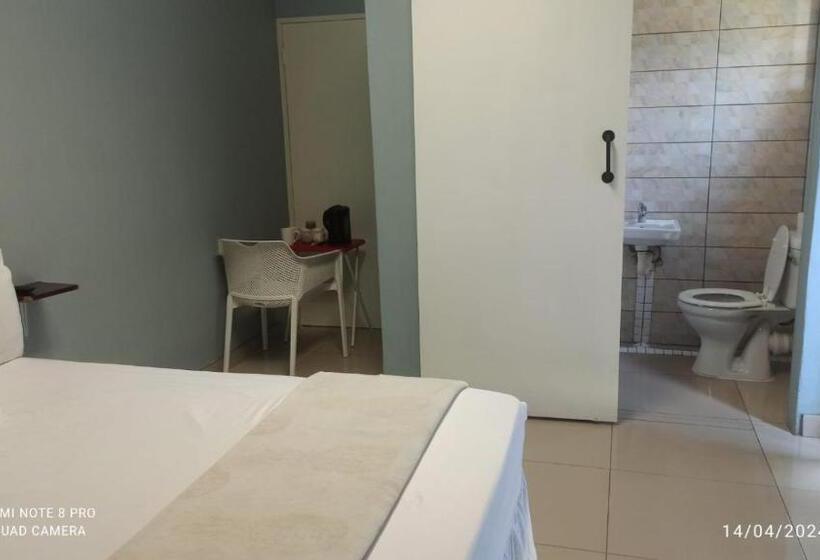 Pension Jollys Park Guesthouse