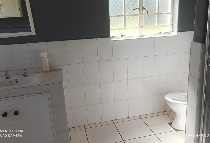 Pension Jollys Park Guesthouse