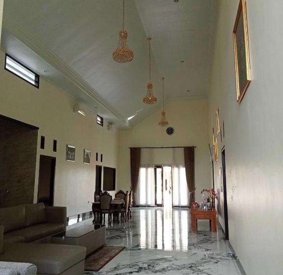 هتل Express O 91708 Rumah Sriwijaya 12a Syariah