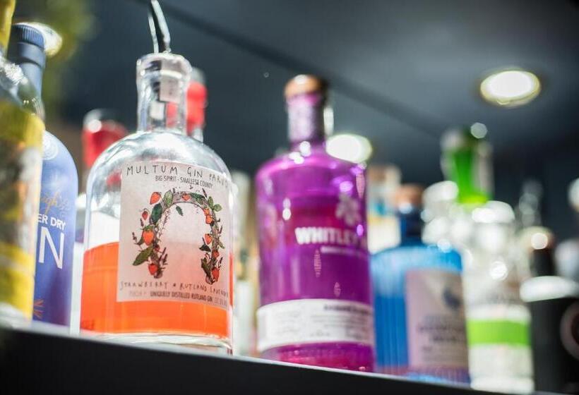 هاستل The Crown