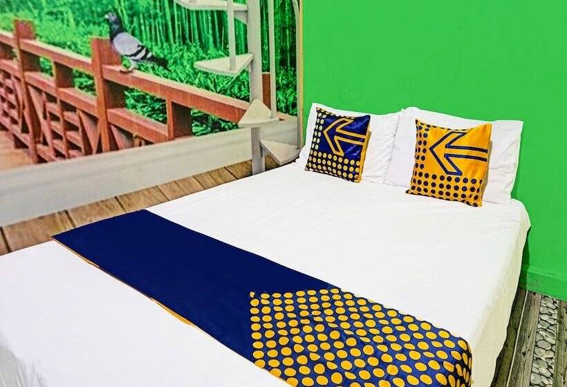 ホテル Spot On 91697 Nyaman Homestay Syariah
