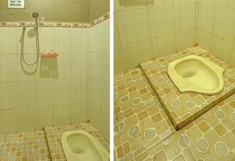 ホテル Spot On 91697 Nyaman Homestay Syariah