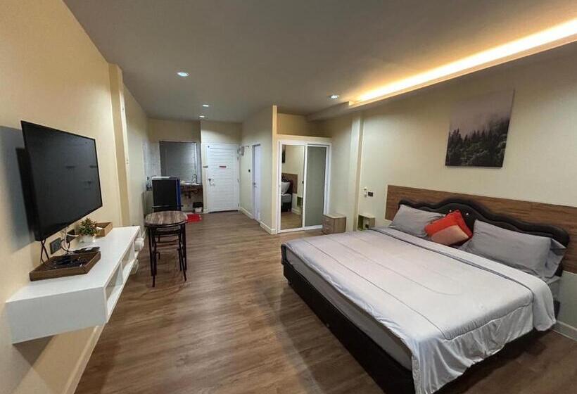 فندق Triple J Hometel