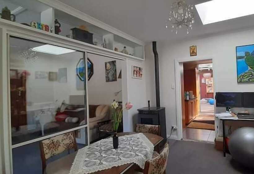 تختخواب و صبحانه Lioness Estate   Dunedin