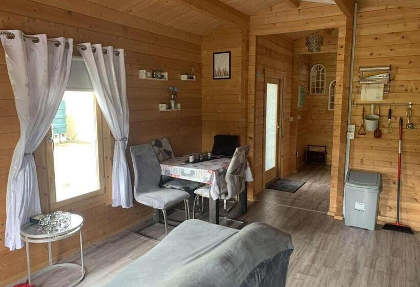 بنسيون Cheerful Cozy Cabin In Countryside