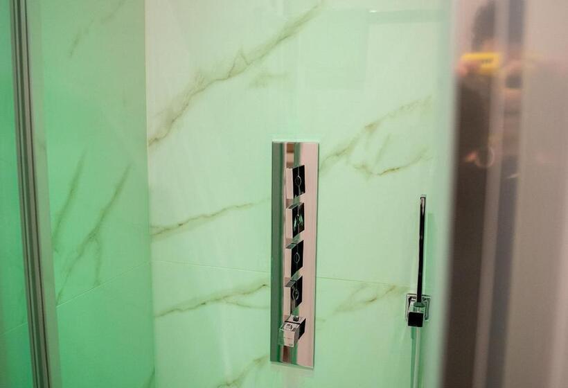 تختخواب و صبحانه Suite Albatros   Luxury Room