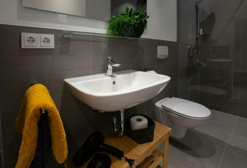 Livin63 Studio Apartments