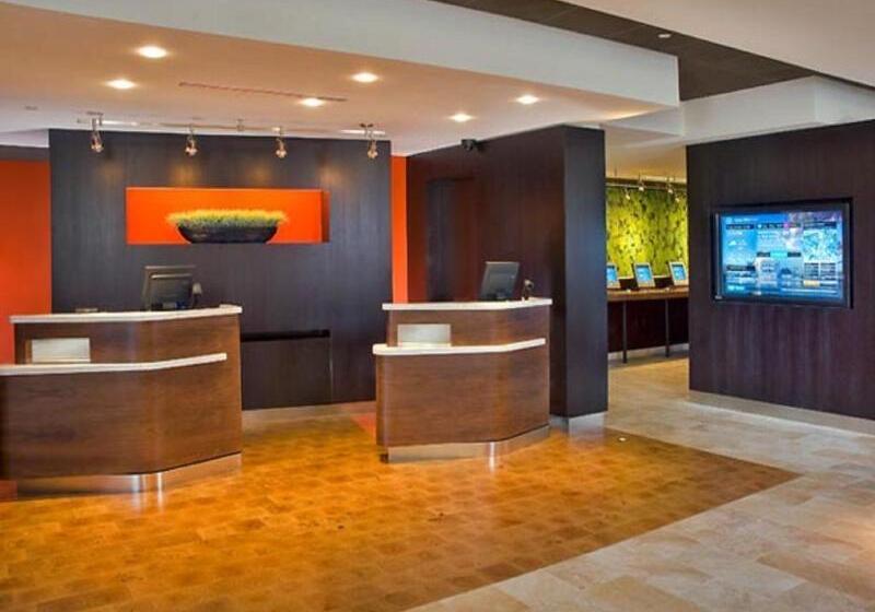 هتل Courtyard By Marriott Charleston Downtown/civic Center