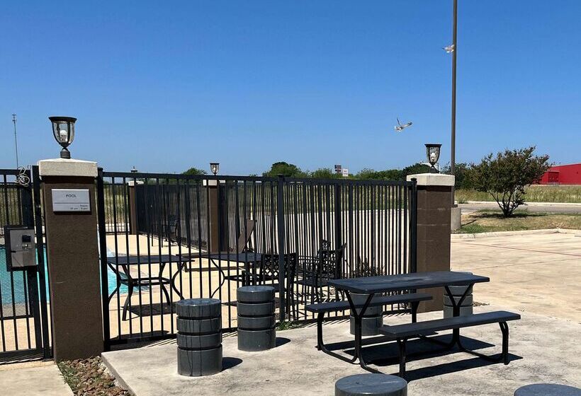 호텔 Quality Inn & Suites