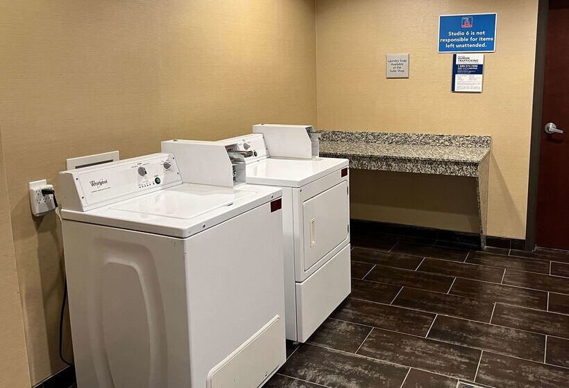 호텔 Quality Inn & Suites