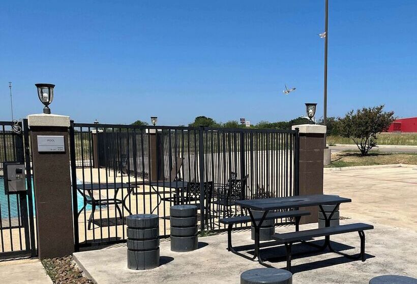 호텔 Quality Inn & Suites