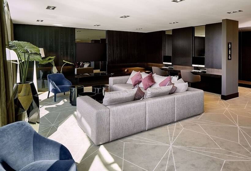 هتل Hilton Tallinn Park