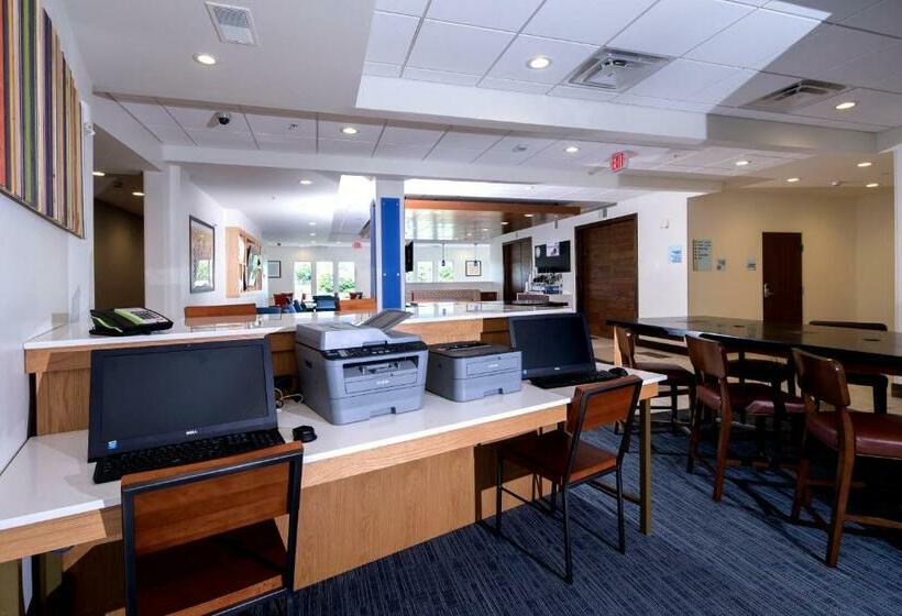 Отель Holiday Inn Express & Suites Monroe, An Ihg