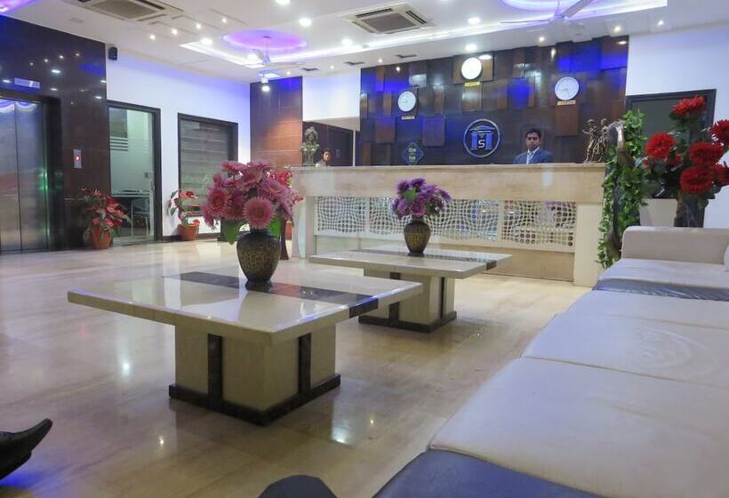 בית מלון כפרי Madhushrie