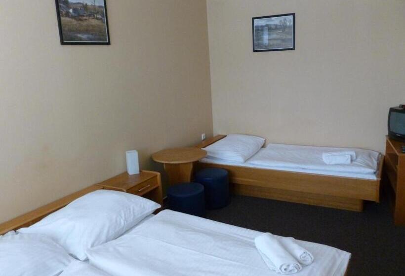 هتل Penzion šenk Pardubice