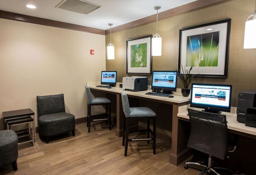 בית מלון כפרי Staybridge Suites Albany Wolf Rd Colonie Center, An Ihg