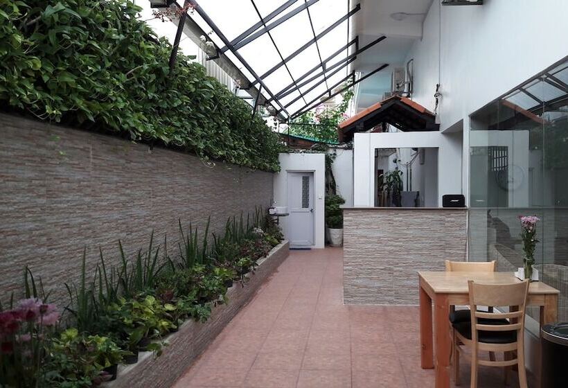 בית מלון כפרי The Flora Boutique