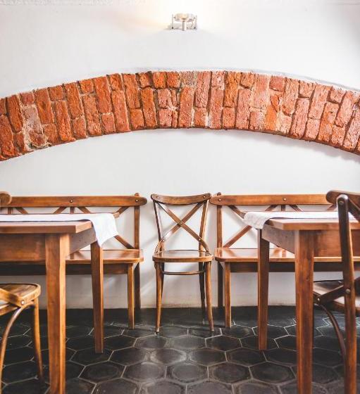 هتل U české Koruny