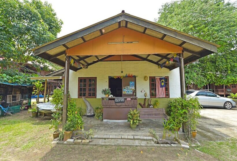 هتل Oyo 90595 Pelangi Beach Resort Cherating