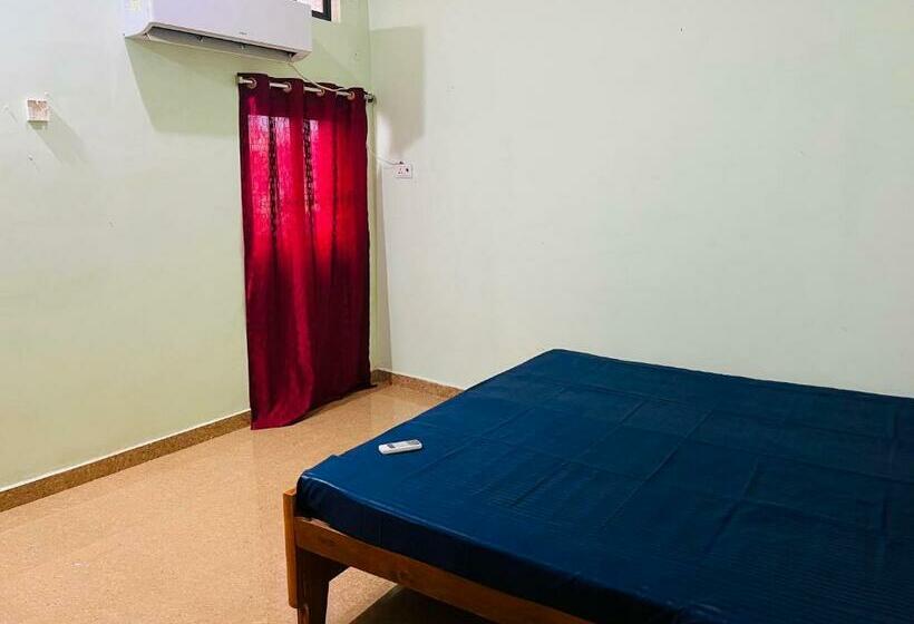 호텔 Oyo 91480 Pangat Guest House