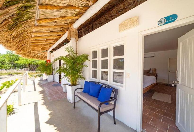 استراحتگاه Quinta Del Mar Crystal Beach