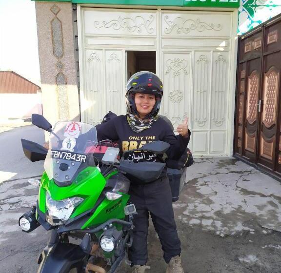 مبيت وإفطار Uvaysiy Family Guest House