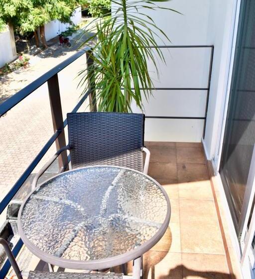 هتل Carri Surf Studio