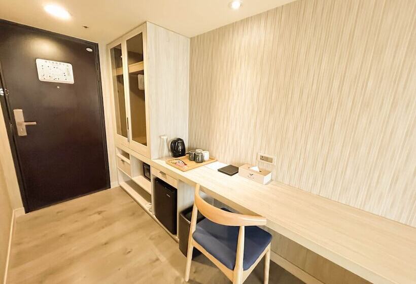 Green Hotel   Tea Way