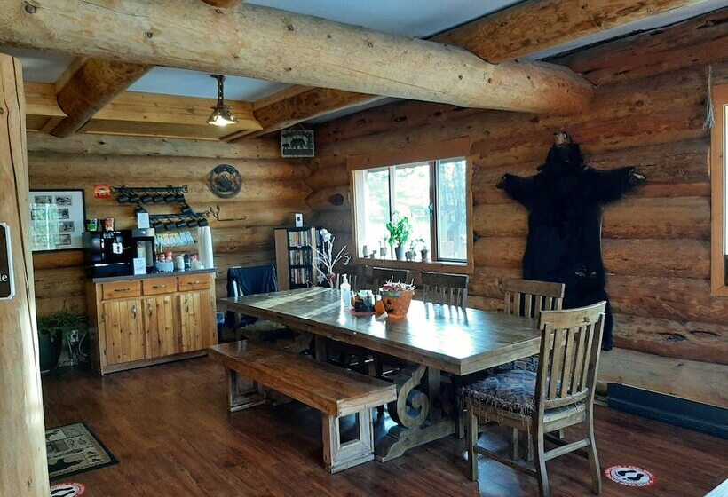 모텔 Arctic Divide Lodge