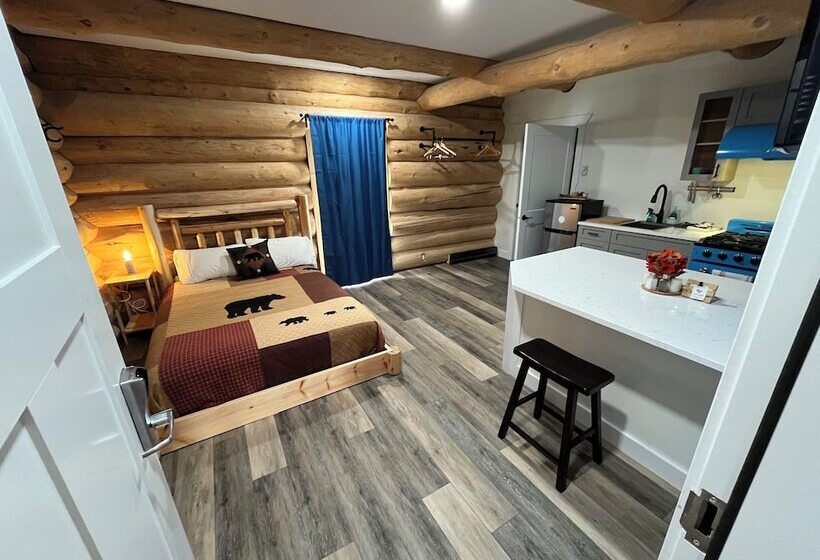모텔 Arctic Divide Lodge
