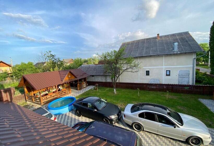 پانسیون Casa Chindris